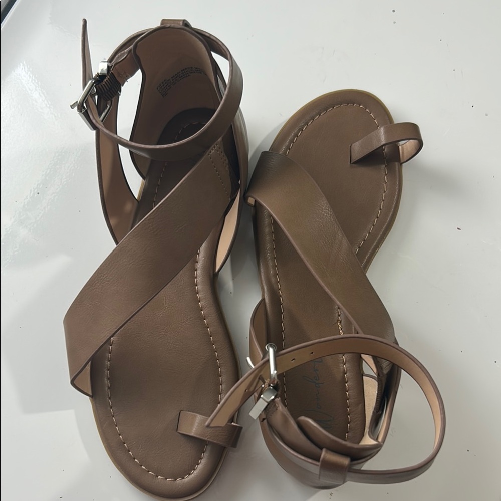 Wonderly Brown Leather Sandals with Elegant Straps - Picture 3 of 6